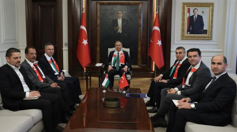 وزير الداخلية التركي يلتقي سفير فلسطين لدى أنقرة